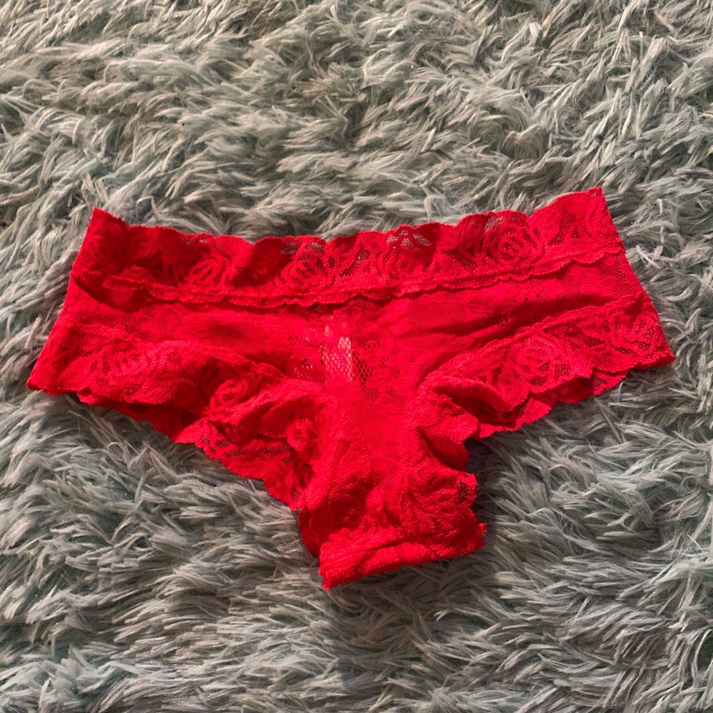 Brand new Victoria’s Secret panties. Extra small💕